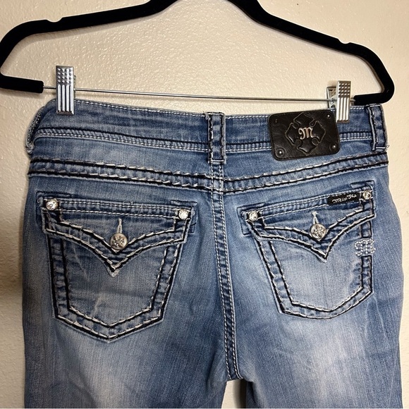 Miss Me Denim Distressed Boyfriend Capri Size 27 (around a US Size 4) - Picture 8 of 16